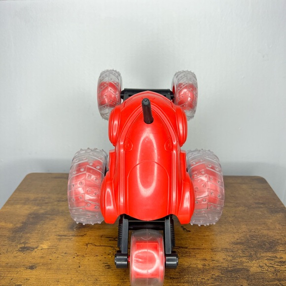 Dynamic Red Remote Control Stunt Car - Picture 6 of 12